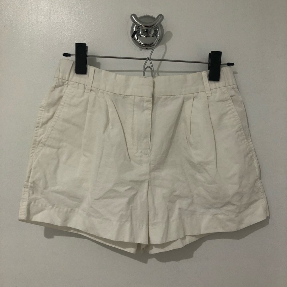 Gap White Shorts with Pockets Size 00